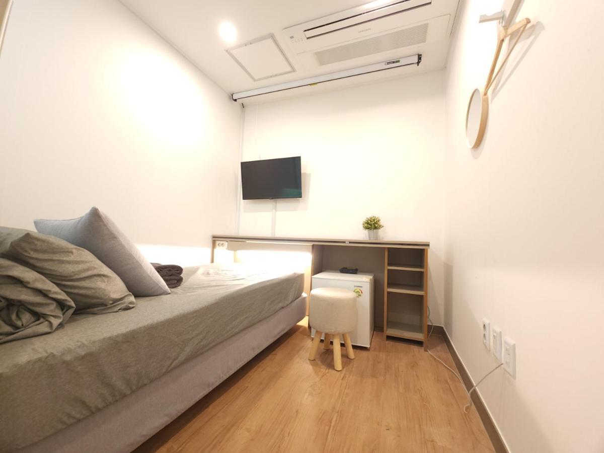 Oyo Hostel Myeongdong 2 Seoul Ngoại thất bức ảnh