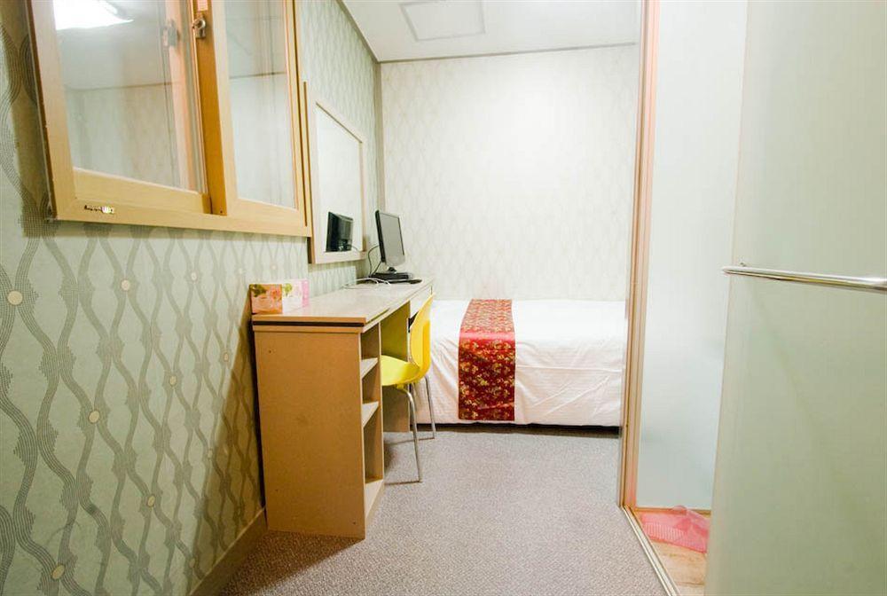 Oyo Hostel Myeongdong 2 Seoul Ngoại thất bức ảnh