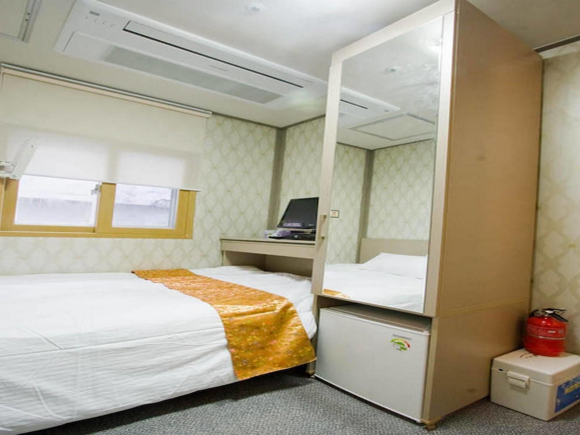 Oyo Hostel Myeongdong 2 Seoul Ngoại thất bức ảnh
